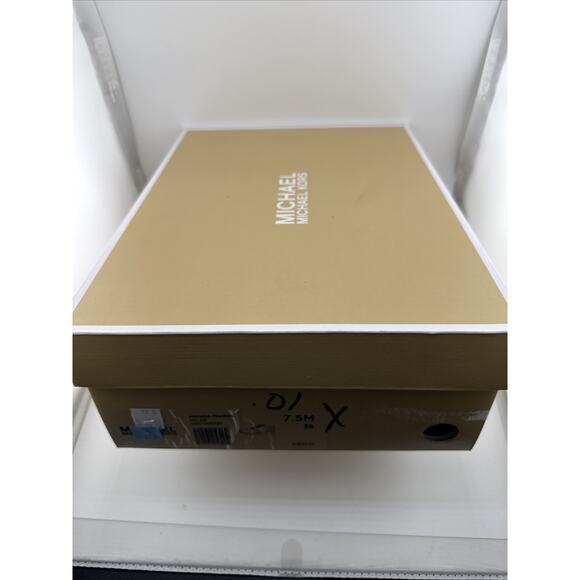 Michael Kors Women’s‎ Amanda Trainer Sneakers Sz 7.5 M Color Pale Blue White NIB - Picture 12 of 12